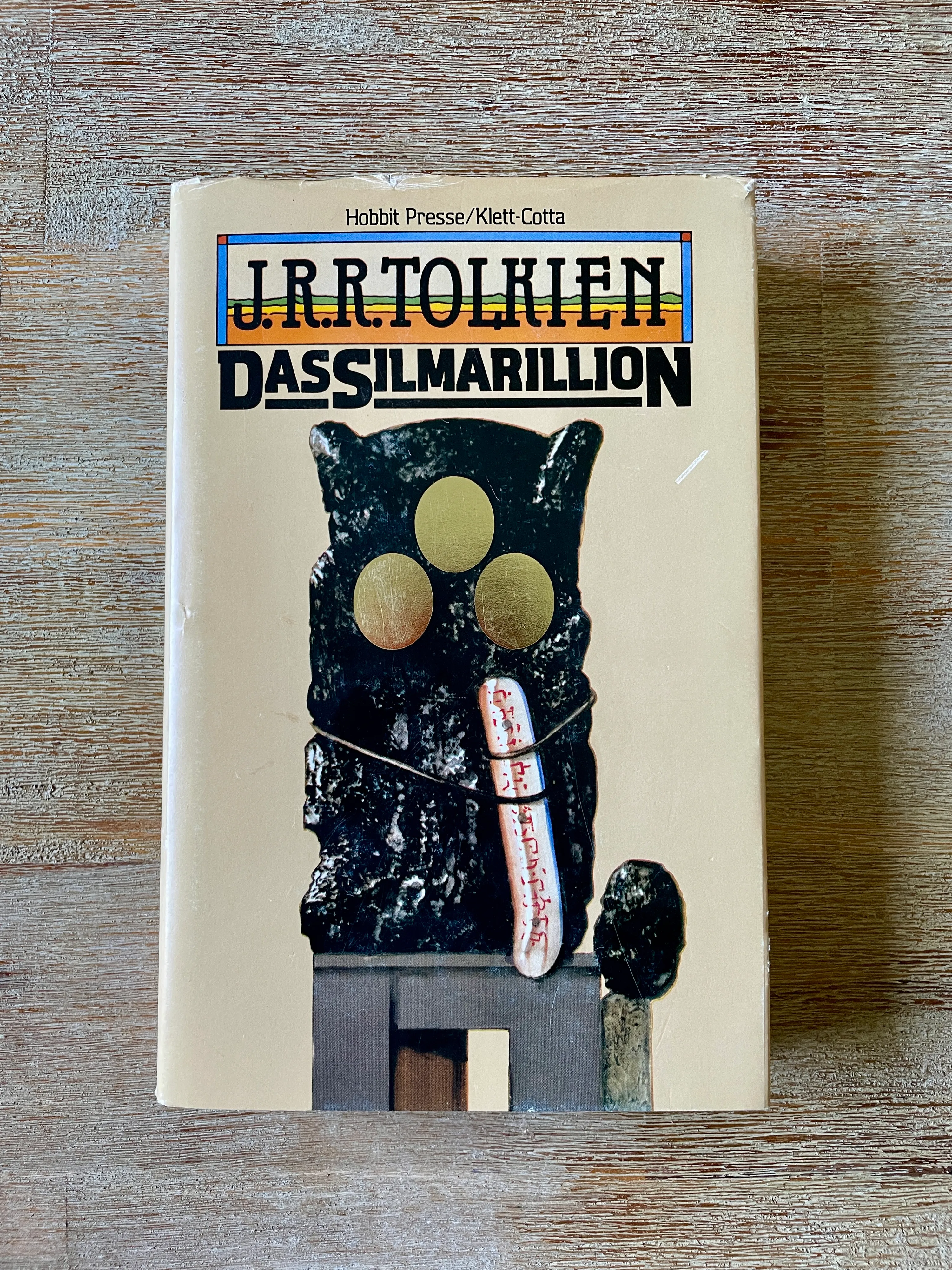 Cover-Ansicht des Buches „Das Silmarillion“ von J.R.R. Tolkien, erste Ausgabe von 1978.